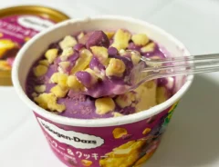 『ハーゲンダッツ　おさつバター&クッキー』の画像（撮影：grape編集部）