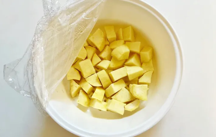 『サツマイモマッシュ』を作る写真（撮影：エニママ）