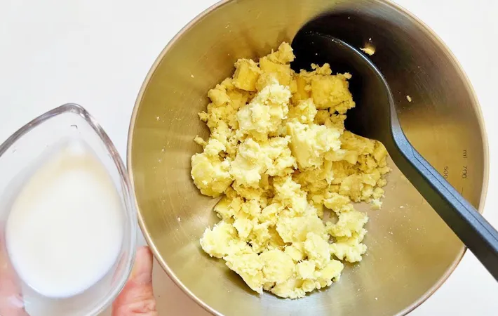 『サツマイモマッシュ』を作る写真（撮影：エニママ）