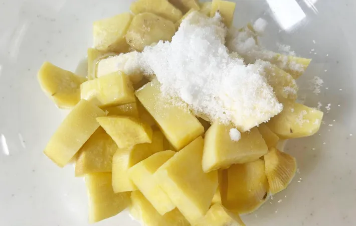 『春巻きスイートポテト』を作る写真（撮影：エニママ）