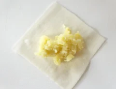 『春巻きスイートポテト』を作る写真（撮影：エニママ）