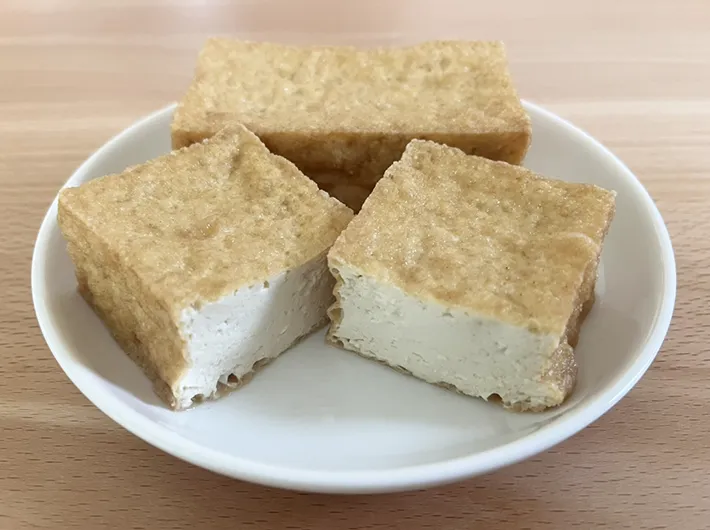 せいろで蒸した厚揚げの写真（撮影：grape編集部）