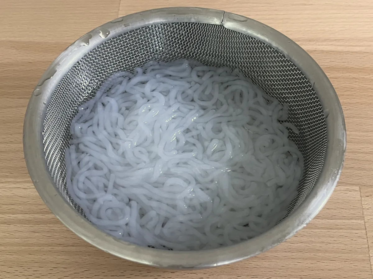 冷凍しらたきを作る手順の写真（撮影：grape編集部）