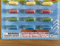 ダイソー『水で変身！魔法のカプセル』の写真（撮影：grape編集部）