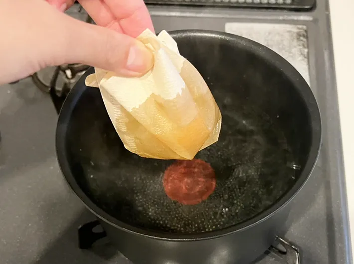 ポーチドエッグ作りの手順写真（撮影：grape編集部）