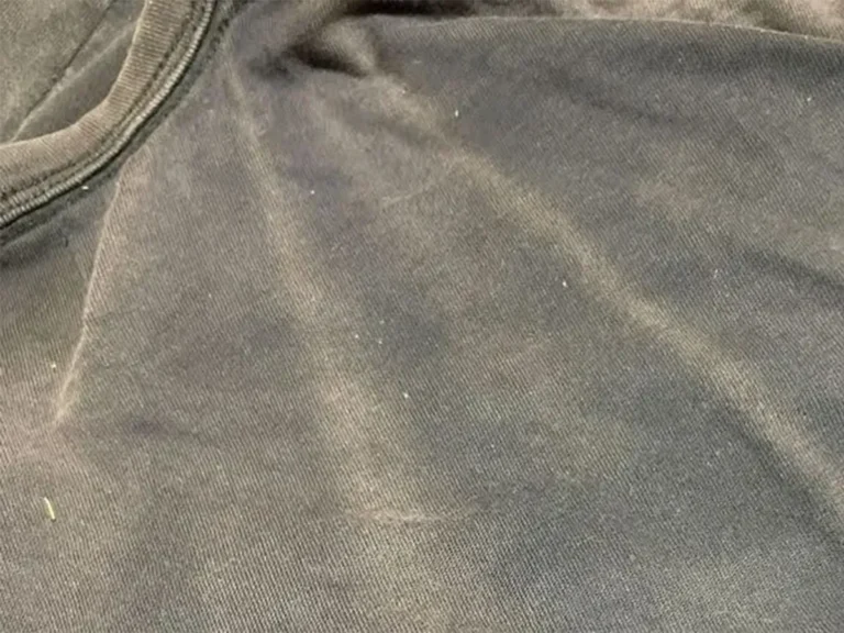 色あせた服の写真