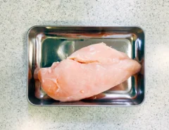 鶏むね肉（撮影：grape編集部）