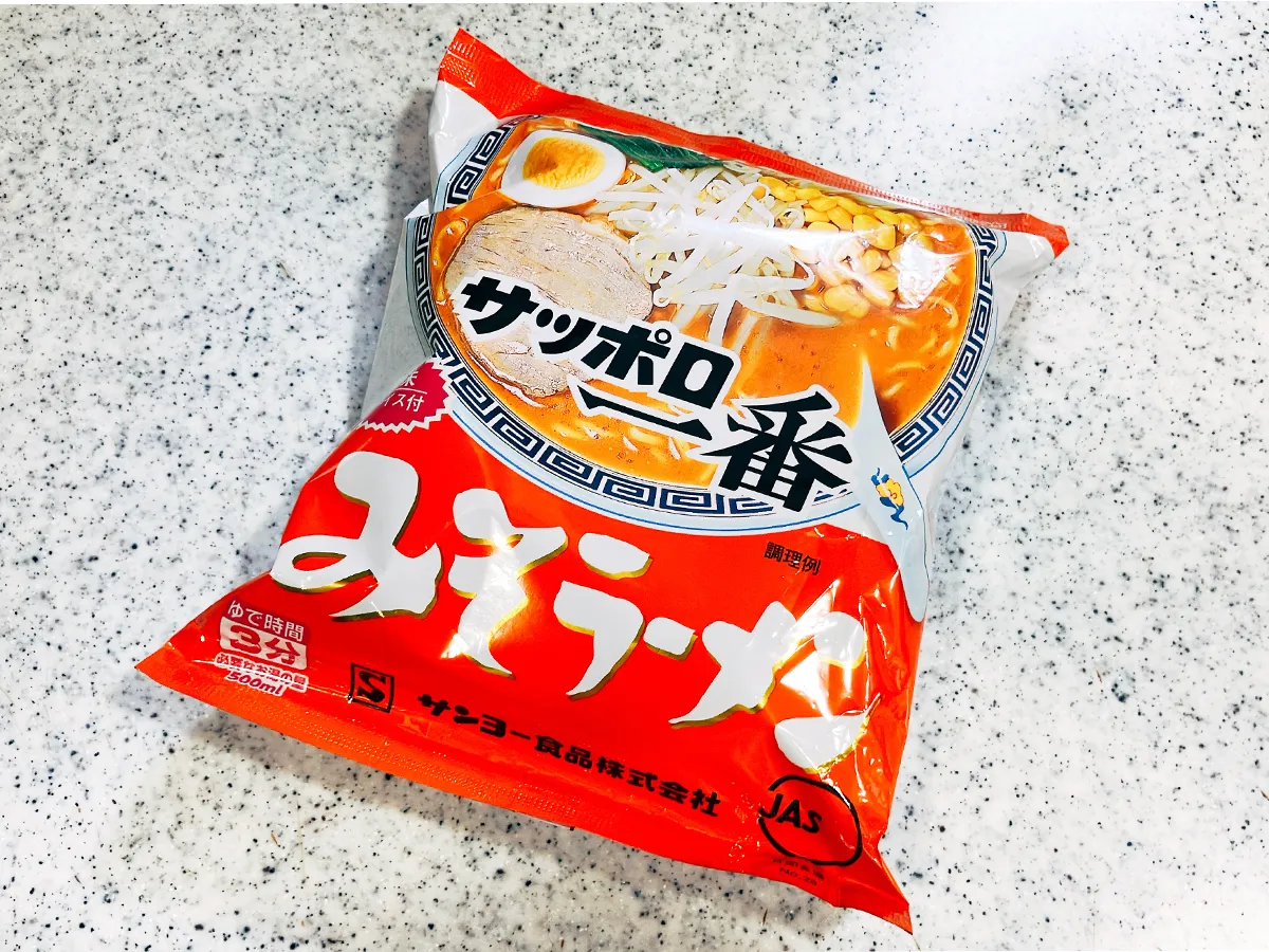 『サッポロ一番 味噌らーめん』（撮影：grape編集部）