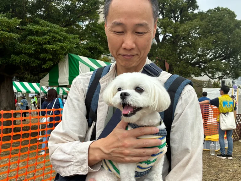 飼い主と愛犬の写真（撮影：grape編集部）