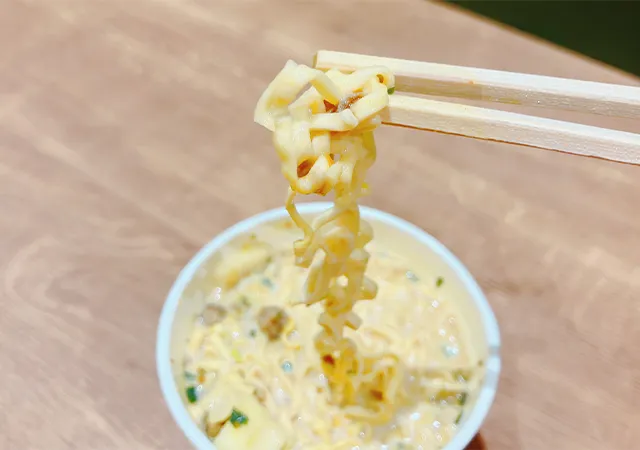 カップ麵（撮影：grape編集部）