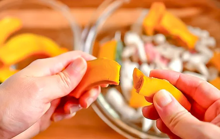 キーマカレーを作る写真（撮影：小泉明代）