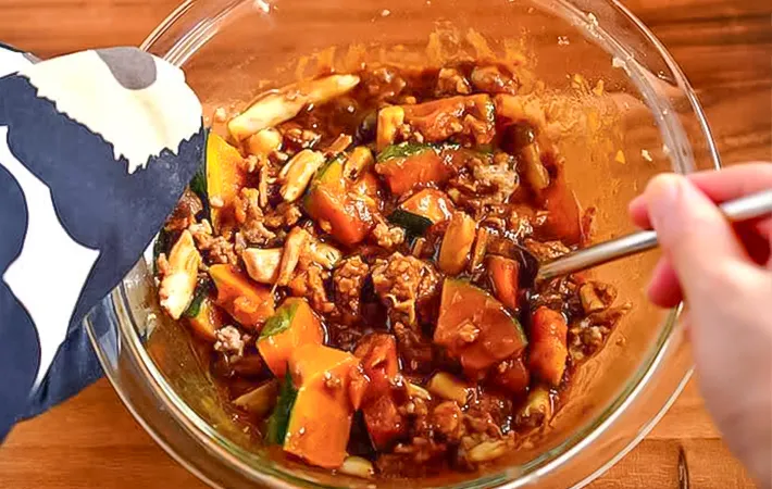 キーマカレーを作る写真（撮影：小泉明代）