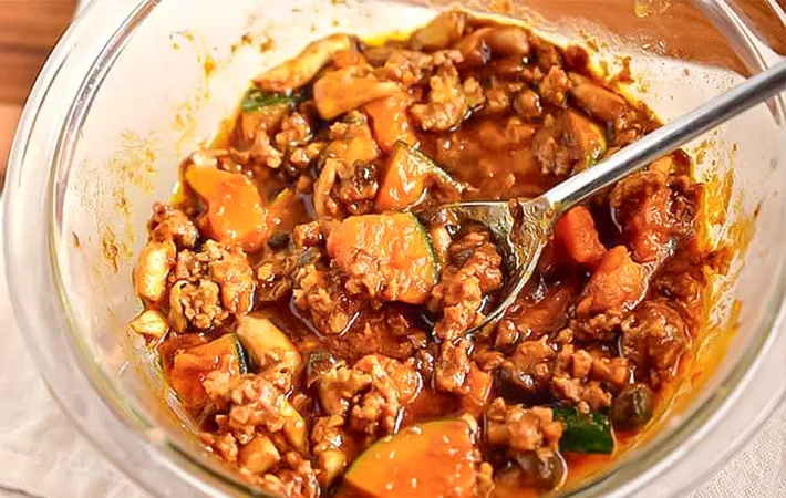 キーマカレーを作る写真（撮影：小泉明代）