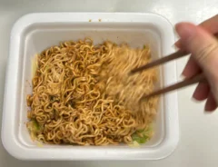 カップ焼きそばの写真（撮影：grape編集部）