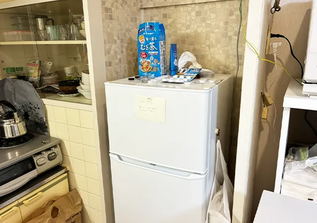 冷蔵庫に貼られた置手紙の写真