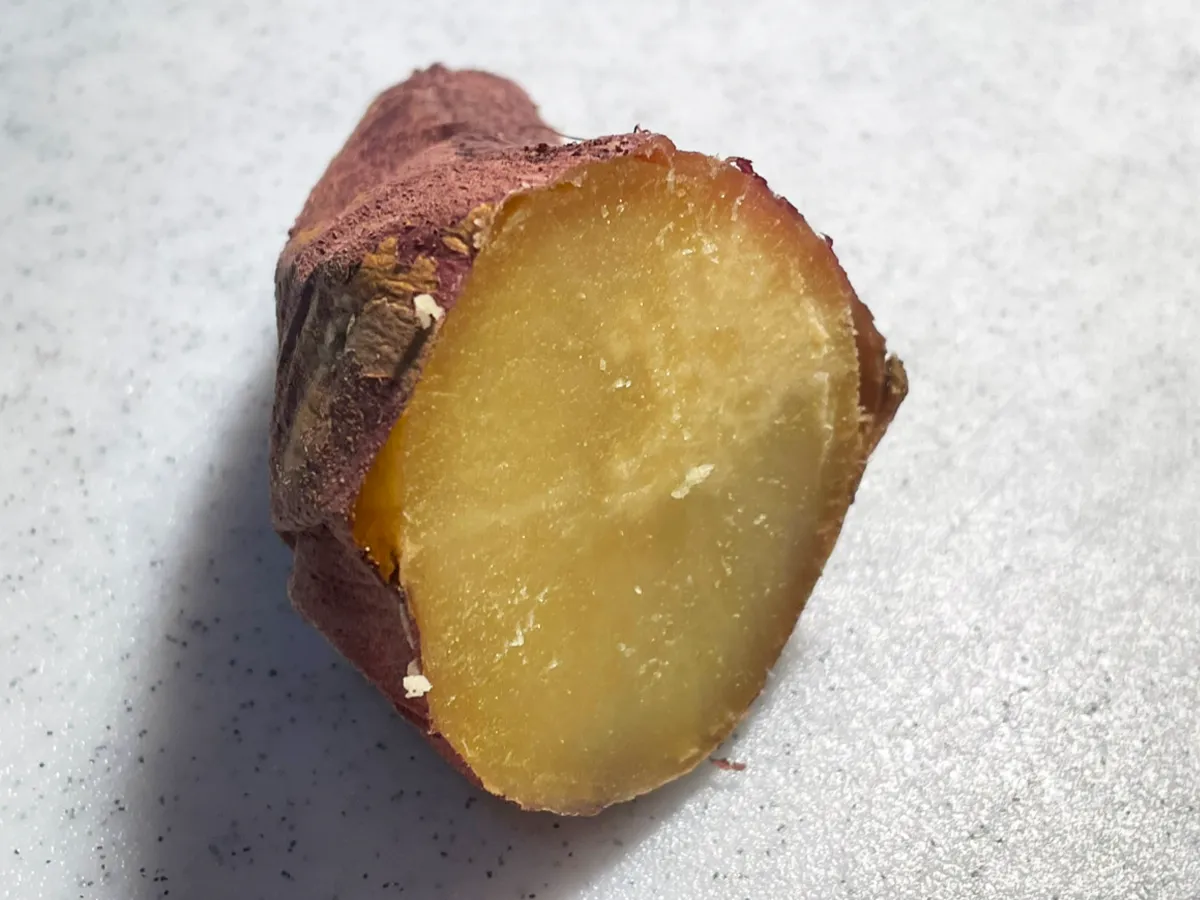 焼き芋の写真（撮影：grape編集部）