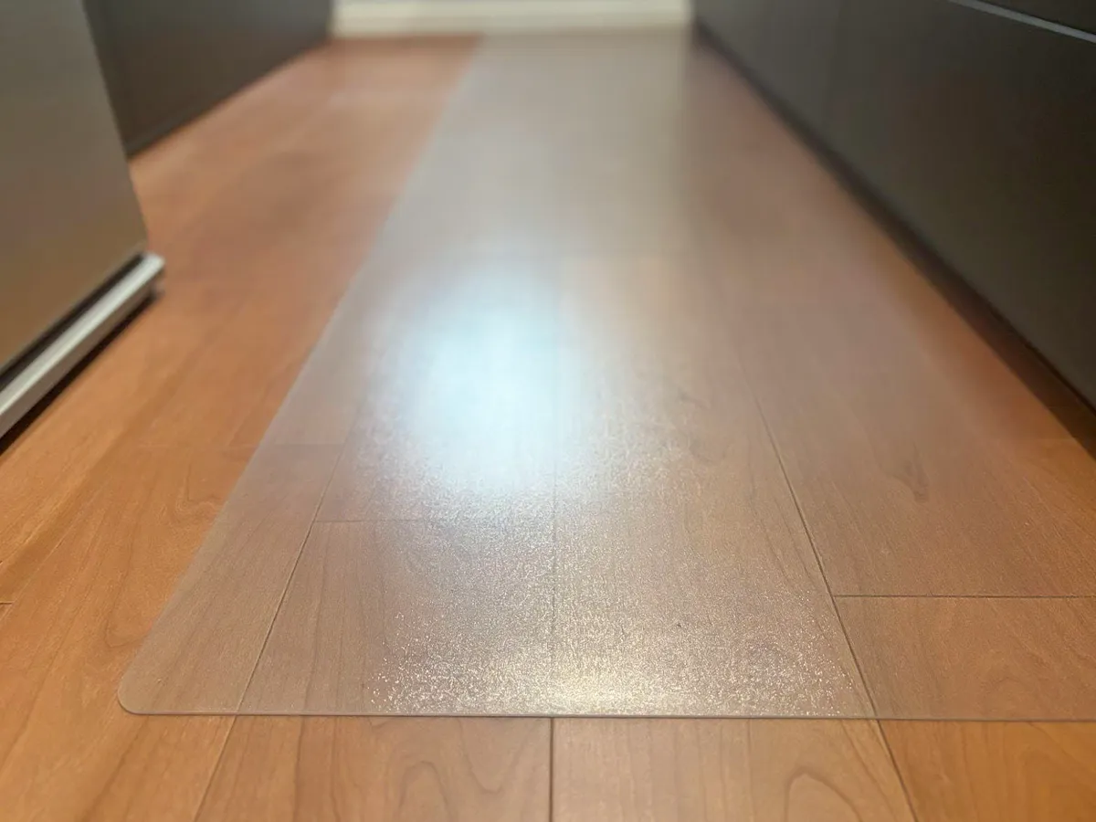 キッチンの透明マットの写真（撮影：Classy Life）