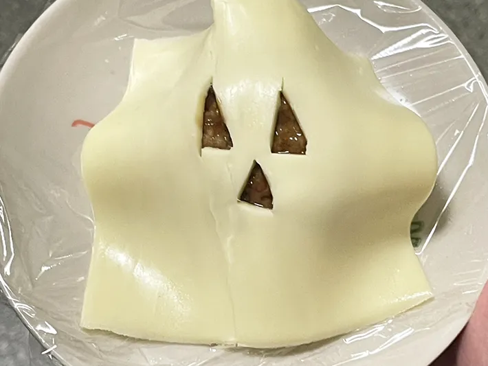 チーズをかぶせた肉団子の写真（撮影：grape編集部）