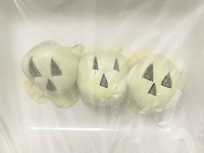 肉団子にラップをかけた写真（撮影：grape編集部）