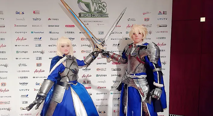 『Fate/Grand Order』のキャラに扮する夫婦の写真