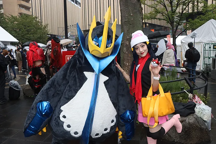 エンペルトとヒカリに扮する夫婦の写真（撮影：grape編集部）