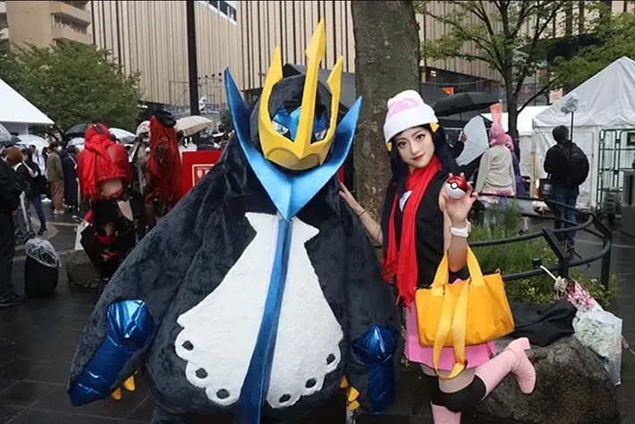 エンペルトとヒカリに扮する夫婦の写真（撮影：grape編集部）