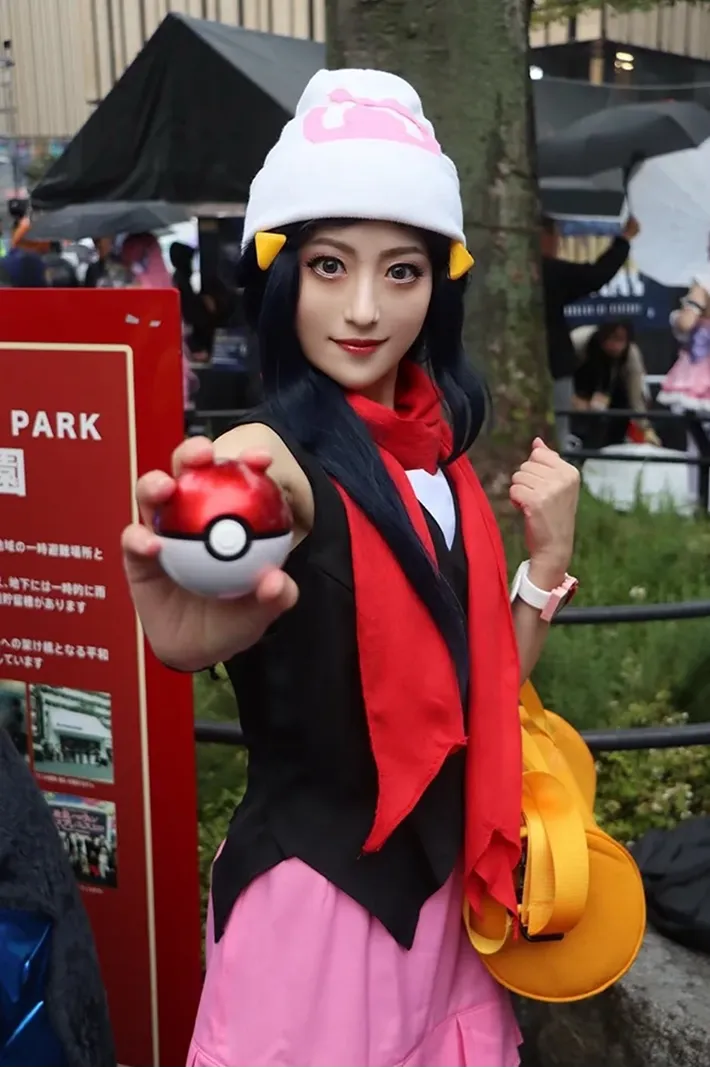 ヒカリに扮する女性の写真（撮影：grape編集部）