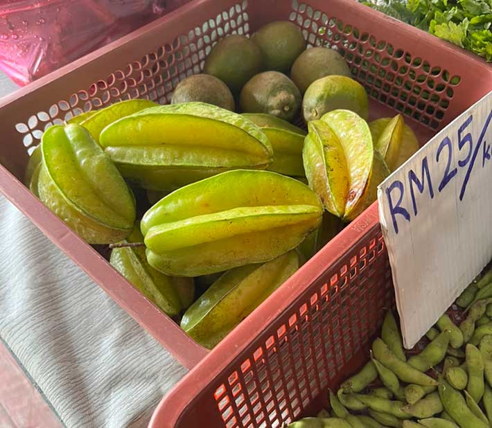 市場で売っていたスターフルーツ（撮影：grape編集部）