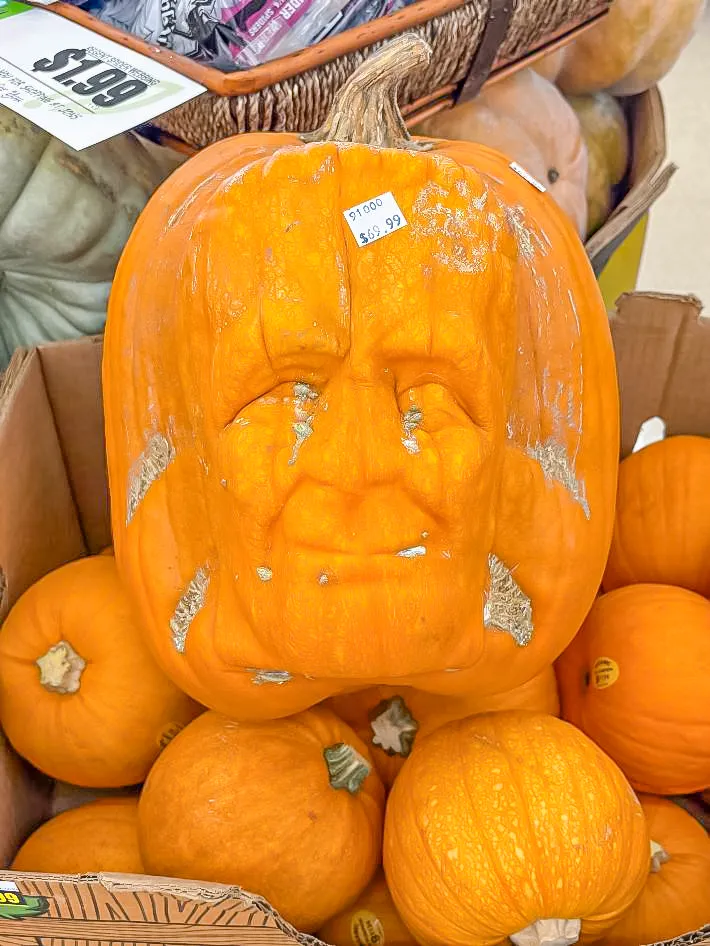 顔の形をしたカボチャの写真（撮影：grape編集部）