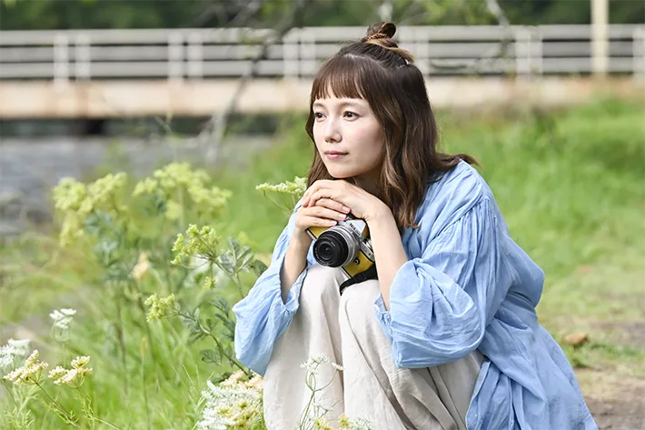 『ちょっとだけエスパー』に出演する宮﨑あおいさんが写る場面写真