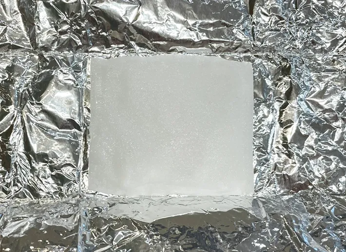 化粧水をたっぷり含んだコットンの写真（撮影：grape編集部）