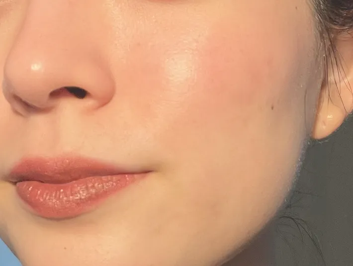 メイクした顔の写真（撮影：grape編集部）