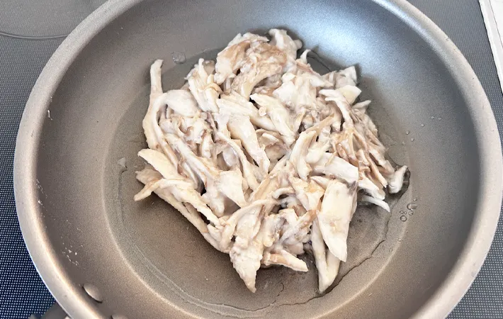 『舞茸のカリもち焼き』を作る写真（撮影：エニママ）