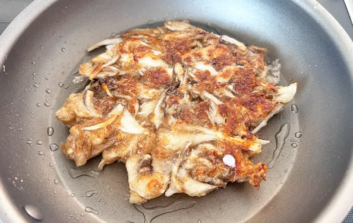 『舞茸のカリもち焼き』を作る写真（撮影：エニママ）