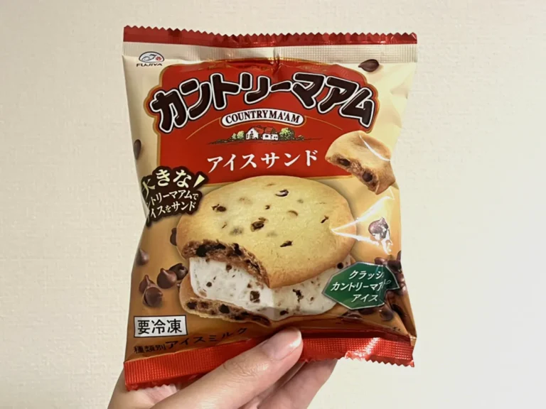 『不二家 カントリーマアムアイスサンド』の写真(撮影:grape編集部)