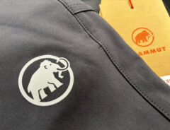 「サッと羽織れるのがいい」「こういうのあるとホント便利」通勤に最適!『マムート』の高性能アイテムに「これは絶対買うべき!」の声