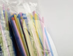 お風呂の配管にストローを? 使い方に「すごい発想」「今度やる」【掃除テク4選】