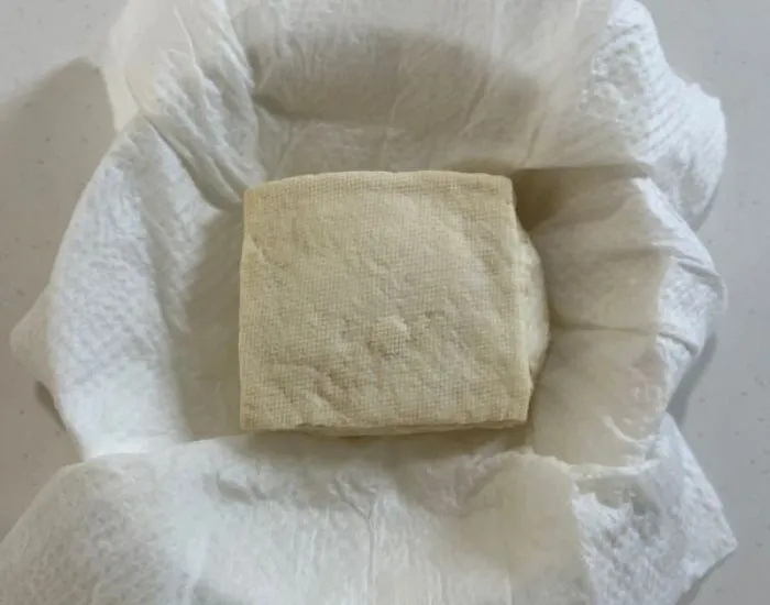 電子レンジで加熱する　撮影：grape編集部