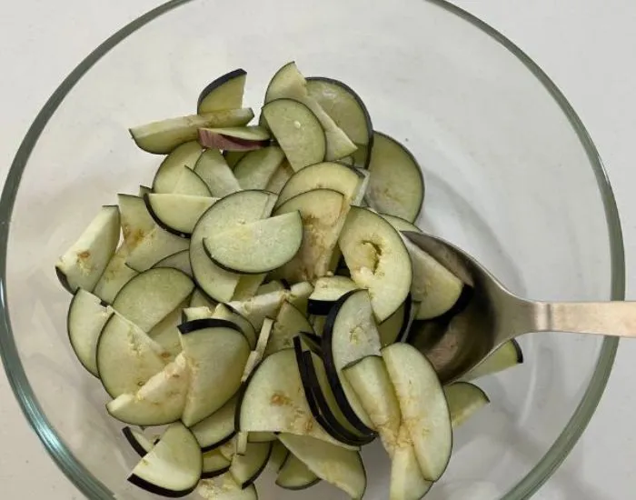 混ぜて10分ほど置く　撮影：grape編集部