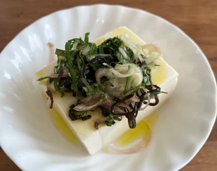 オリーブオイルをかけて完成　撮影：grape編集部