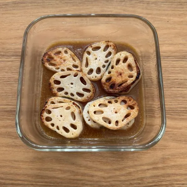 マリネ液に浸す　撮影：grape編集部