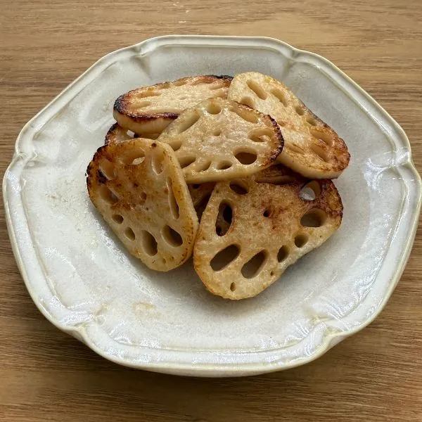 焼きレンコンのからしマリネ完成　撮影：grape編集部