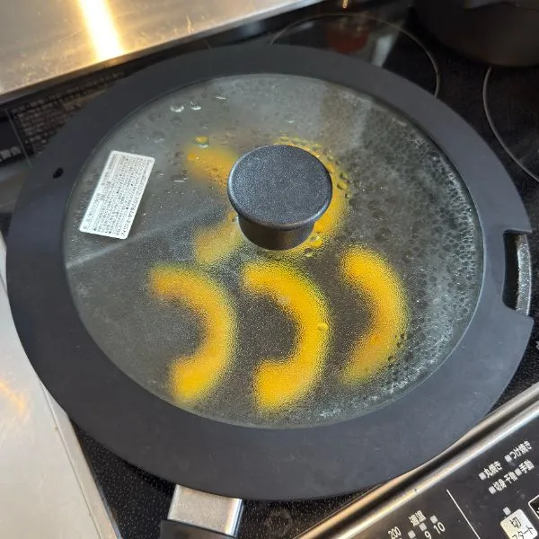 カボチャを並べて蓋をする　撮影：grape編集部