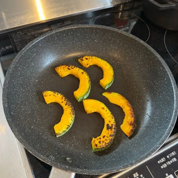 裏返す　撮影：grape編集部