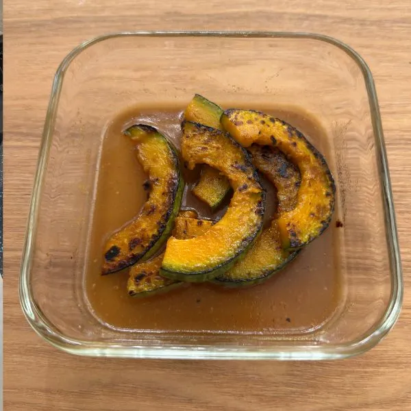 マリネ液に浸す　撮影：grape編集部