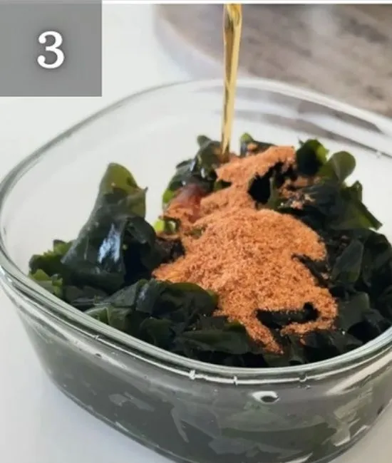 調味料を加える