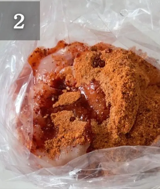 鶏むね肉を漬け込む