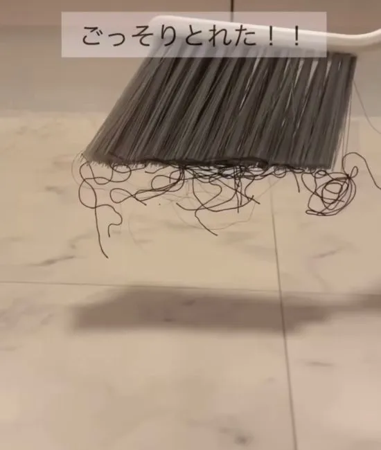 テープに付いたゴミ