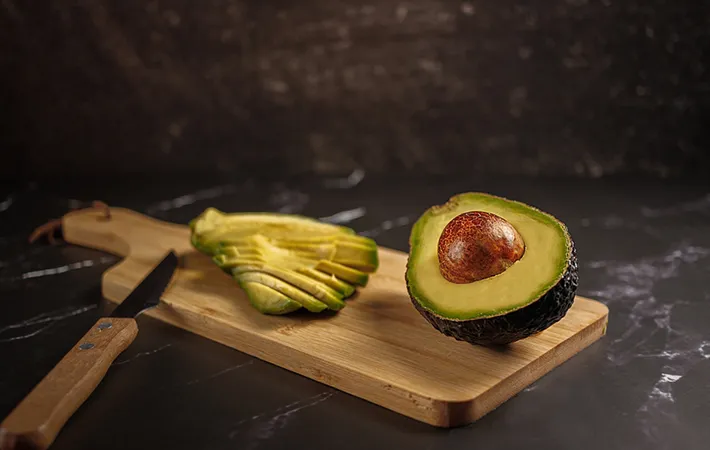 アボカドはどのくらいの変色なら食べられる？