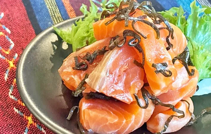 『サーモンの塩こんぶ漬け』の完成写真（撮影：キジカク）